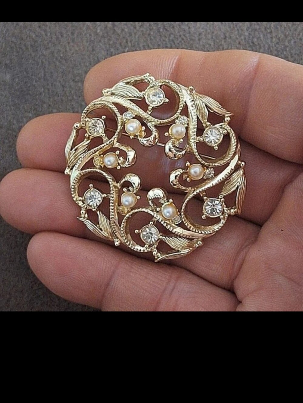 Gorgeous Vintage 1959 Sarah Coventry Coronation Gold Tone Brooch/Pin